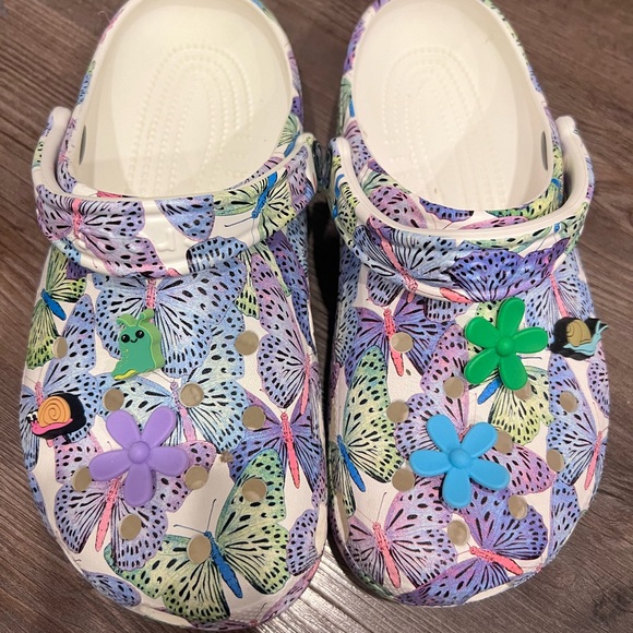 Butterfly Crocs - Picture 2 of 7